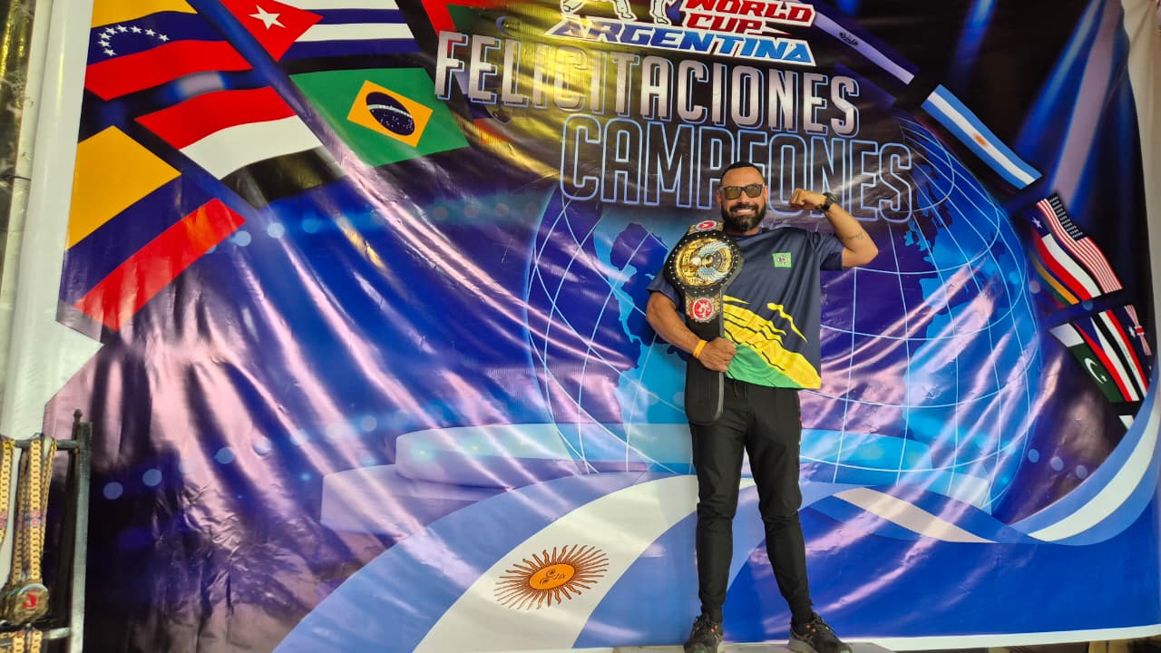 Foto 2 de 5 — Campeão! Boxeador de Araraquara conquista título mundial na Argentina